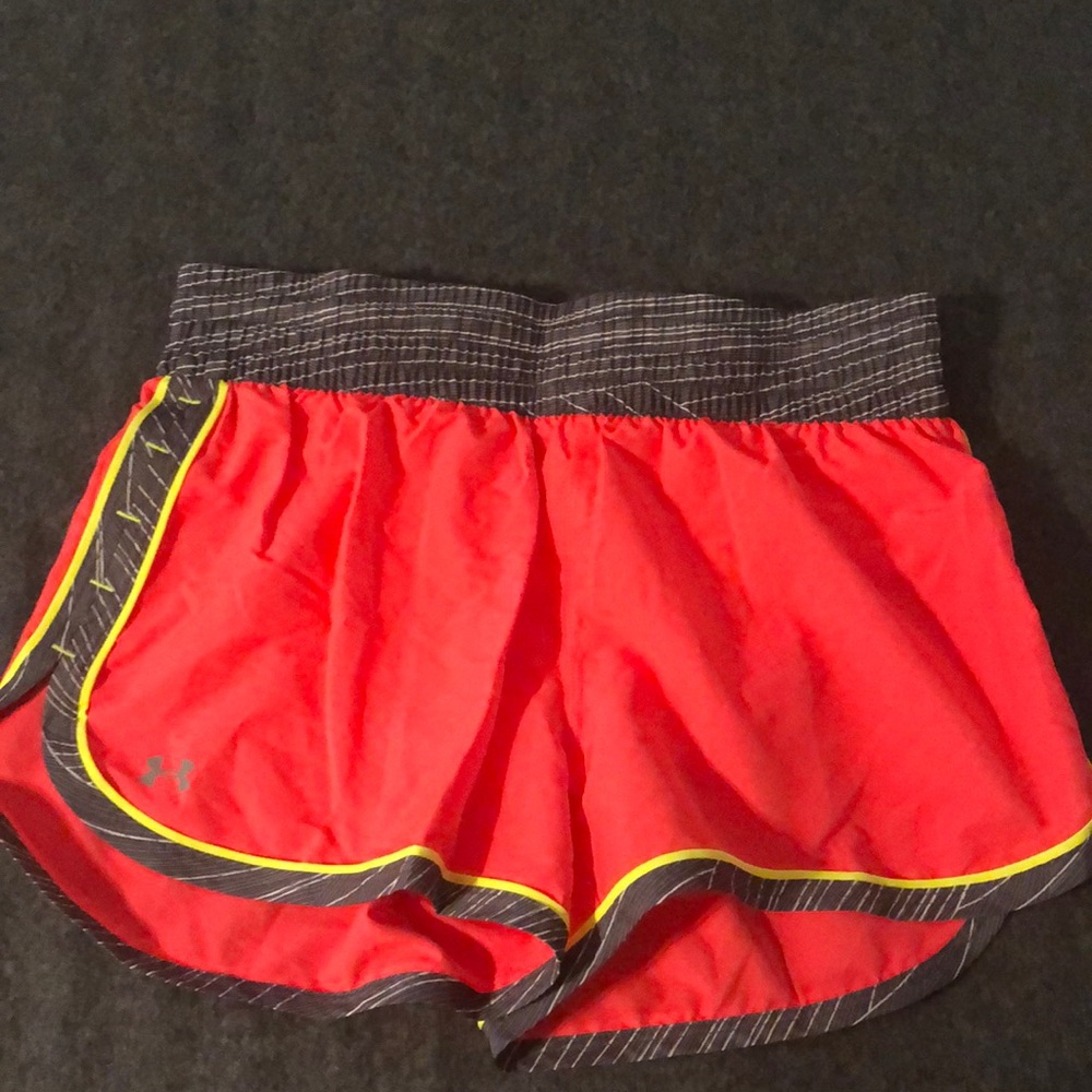 Under Armour running shorts 💛